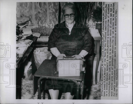 1954 Press Photo Mrs. Lille E. Davis D.A.V. Mother of the Year Disabled American - Historic Images