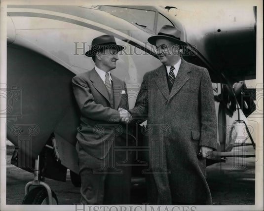 1950 Press Photo Mervin B. France, Pres. Society for Savings, John Galbreath - Historic Images