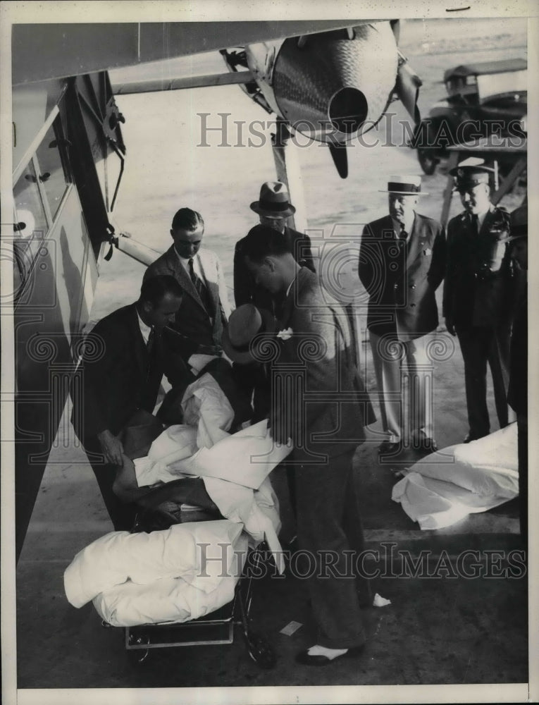 1934 Press Photo Arrival of Barbara Balcom Dr. Raymond Balcom Morley Griswold - Historic Images
