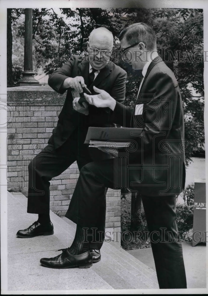 1968 Press Photo Rev Bruce Lawson &amp; Rev Deone Williams of Youngstown Trinity - Historic Images