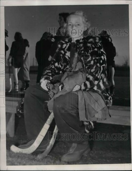 1939 Press Photo Barbara Strebiuegh All American Field Hockey Cleveland Ohio - Historic Images