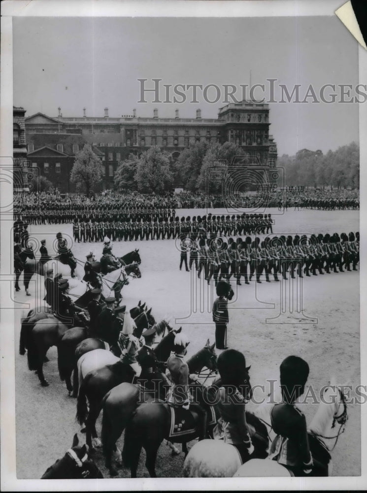 1954 Press Photo Guardsmen rehearsal at Color Trooping ceremony in London - Historic Images