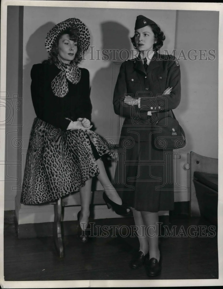 1941 Deanne Fureau &amp; Pat Shepps modeling new clothing  - Historic Images