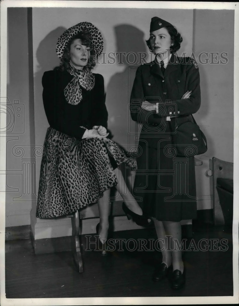 1941 Press Photo Deanne Fureau &amp; Pat Shepps modeling clothing - nea29516 - Historic Images