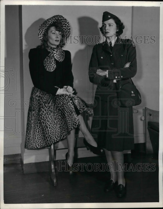 1941 Press Photo Deanne Fureau & Pat Shepps modeling clothing - nea29516 - Historic Images
