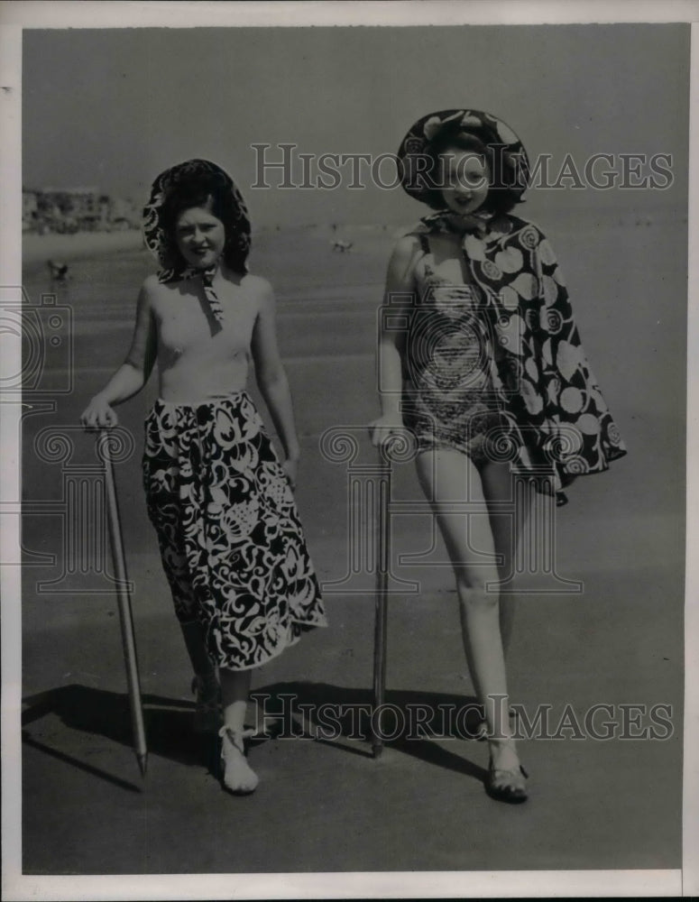 1938 Models Show Uses Of The &quot;Beachette&quot; Inventor Mrs. Esther Brown - Historic Images