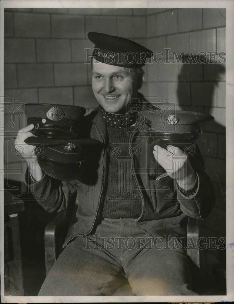 1942 Press Photo Navy Sailor Walter Urbanec Holds Hats Of His Previous Jobs - Historic Images