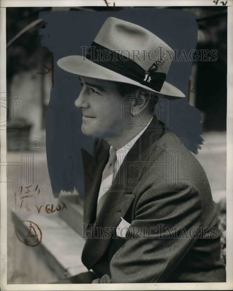 1943 Press Photo Gray rough finish felt hat with black band - nea29774 - Historic Images