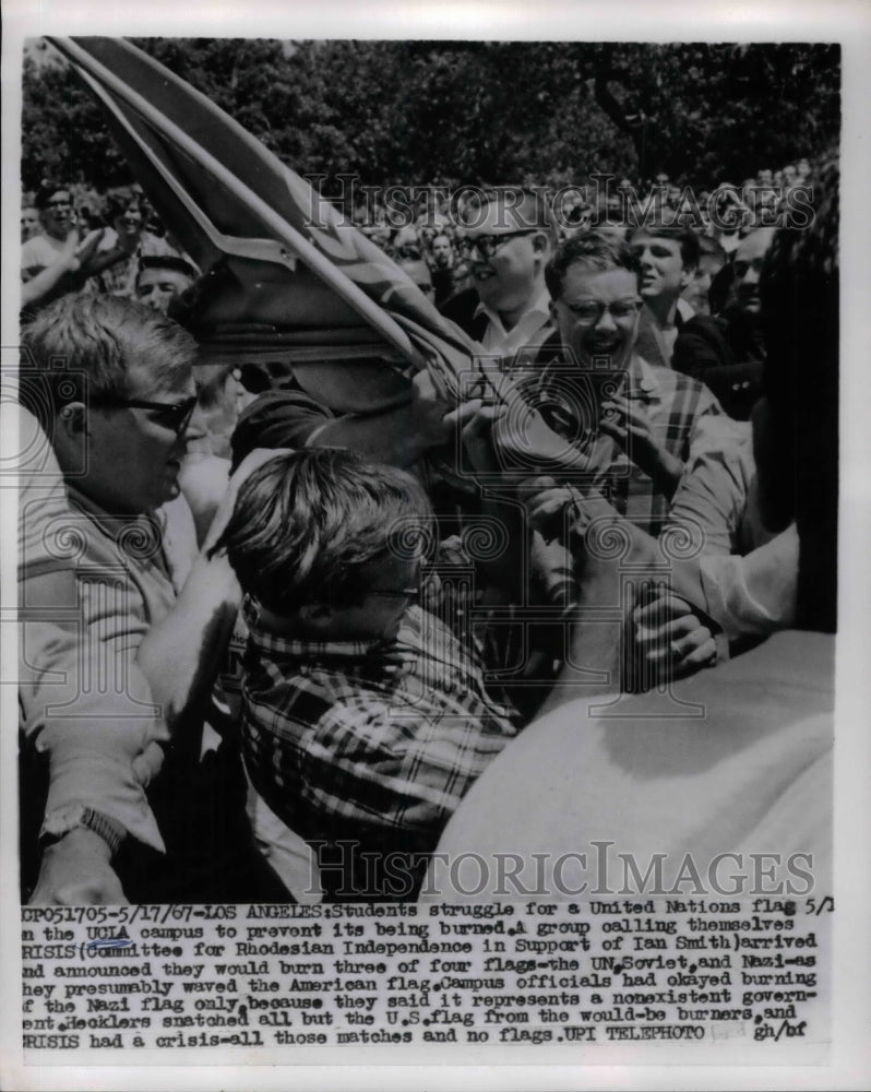 1967 Students at UCLA Struggle with United Nations Flag - Historic Images