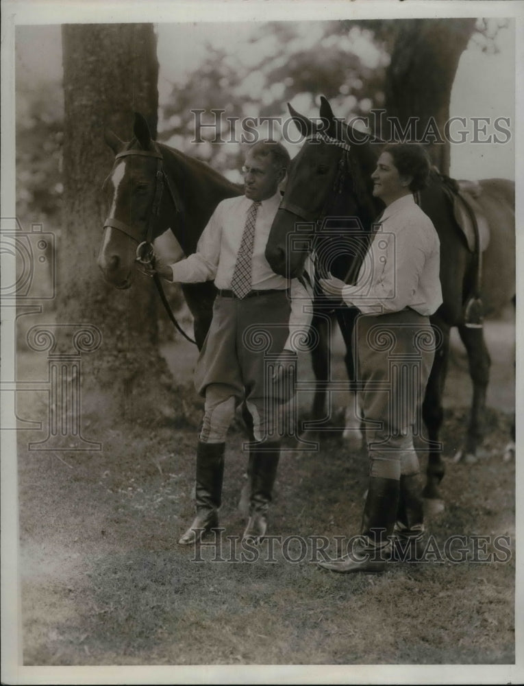 1933 Press Photo Jouett Shouses,Democrat Politician and Wife at Virginia Farm. - Historic Images