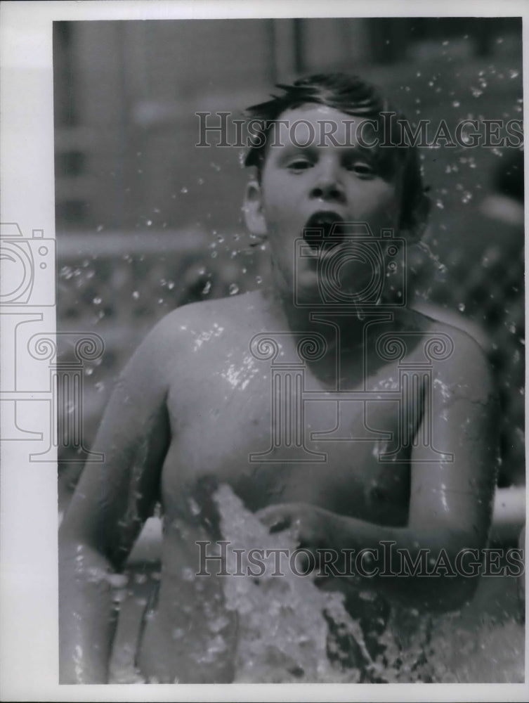 1967 Press Photo Bobby Davis, 10 years old at swim class - nea30038 - Historic Images