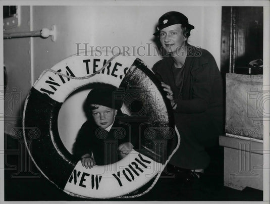 1934 Press Photo Mts Thomas W. Jones & son on"Santa Teresa" ship - nea30148 - Historic Images