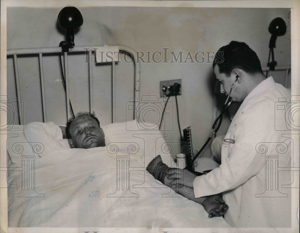 1938 Veteran Cecil Shubert In Hospital With Fractured Skull - Historic Images