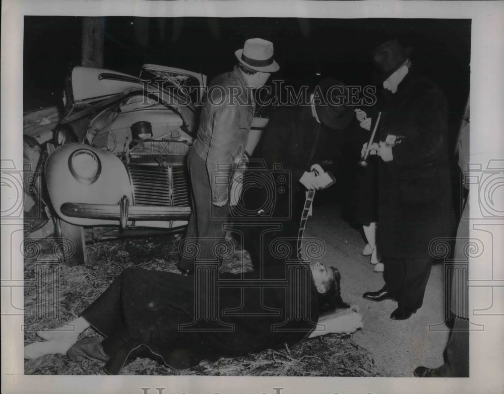 1946 Accident J Januszkiewicz last rites by Rev Leuchten, Rev Short - Historic Images