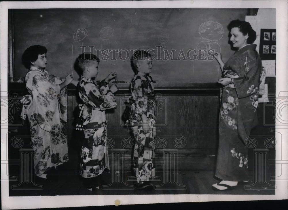 1952 Press Photo Teacher Mrs Thomas Petrus, D Sullivan,H Hays, J Sparger - Historic Images