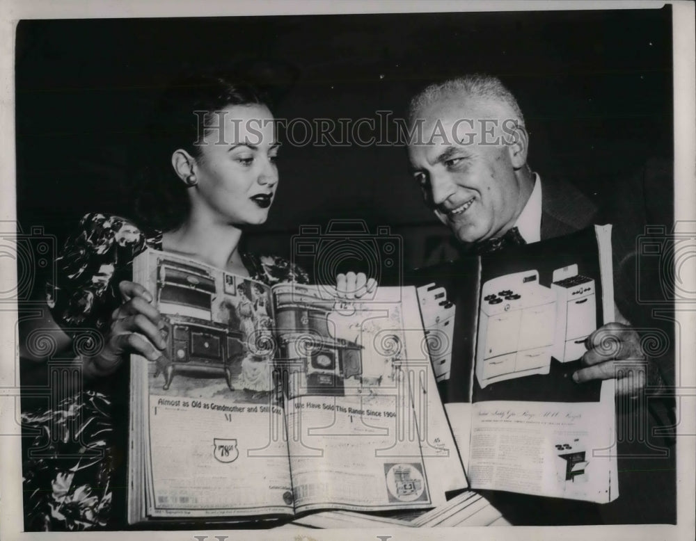 1947 Press Photo Ann Sparkman and Paul Angle - Historic Images