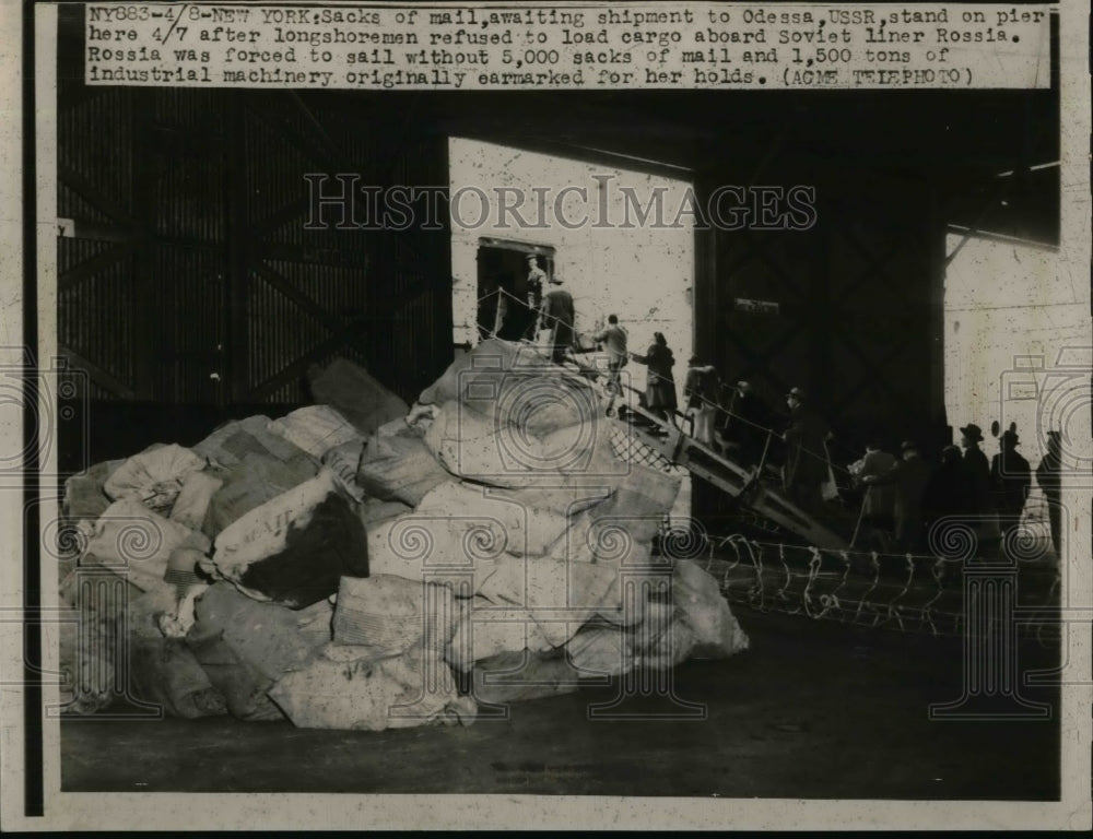 1948 Press Photo Mail for Soviet liner 'Rossia" due to longshoreman strike - Historic Images