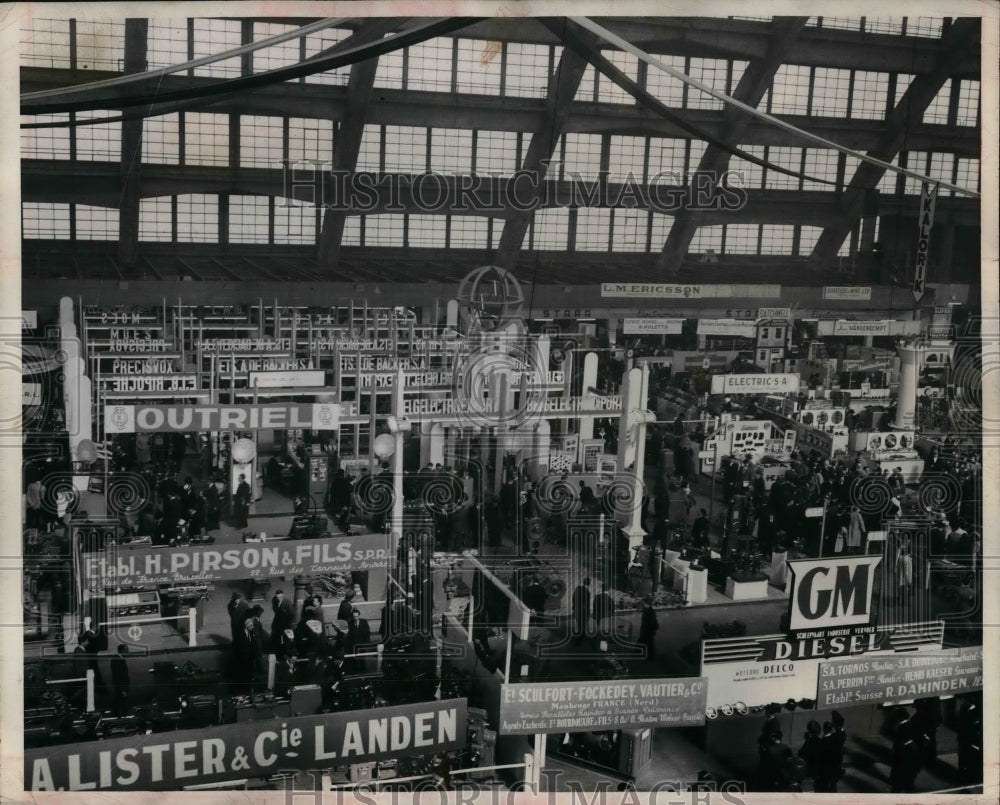 1947 Brussels Trade Fair in Belgium, exhibit boots  - Historic Images
