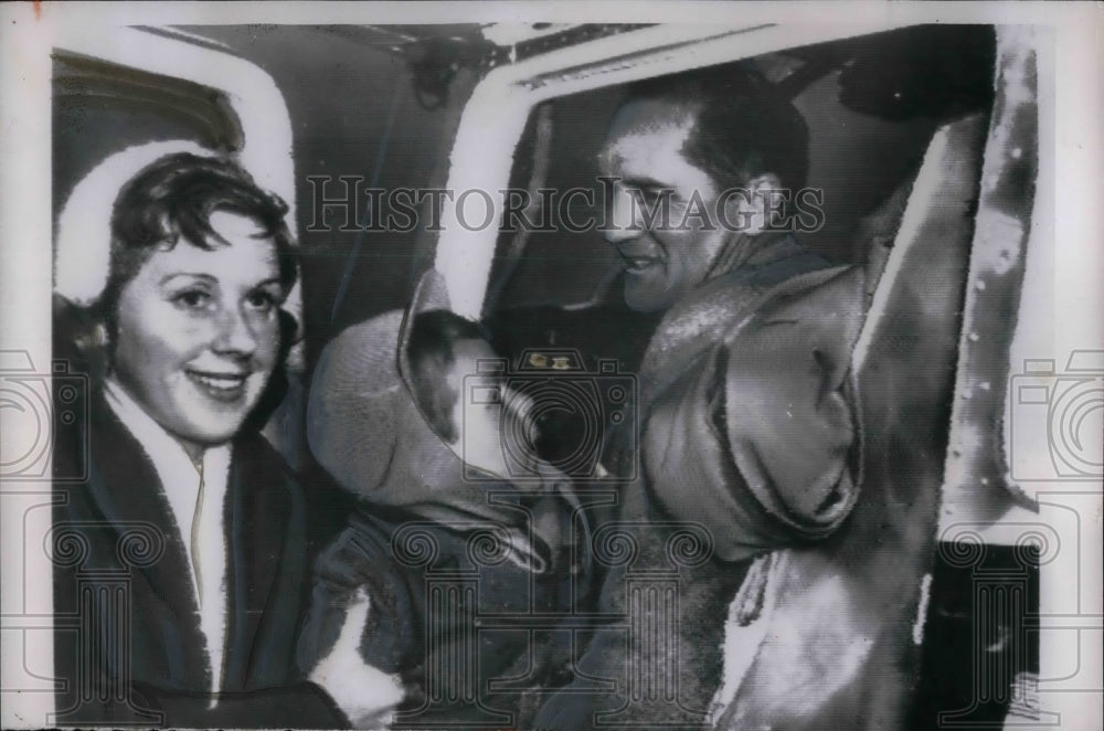 1956 Press Photo Captain William Judd Wife Colette Toussus Le Noble flight-Historic Images