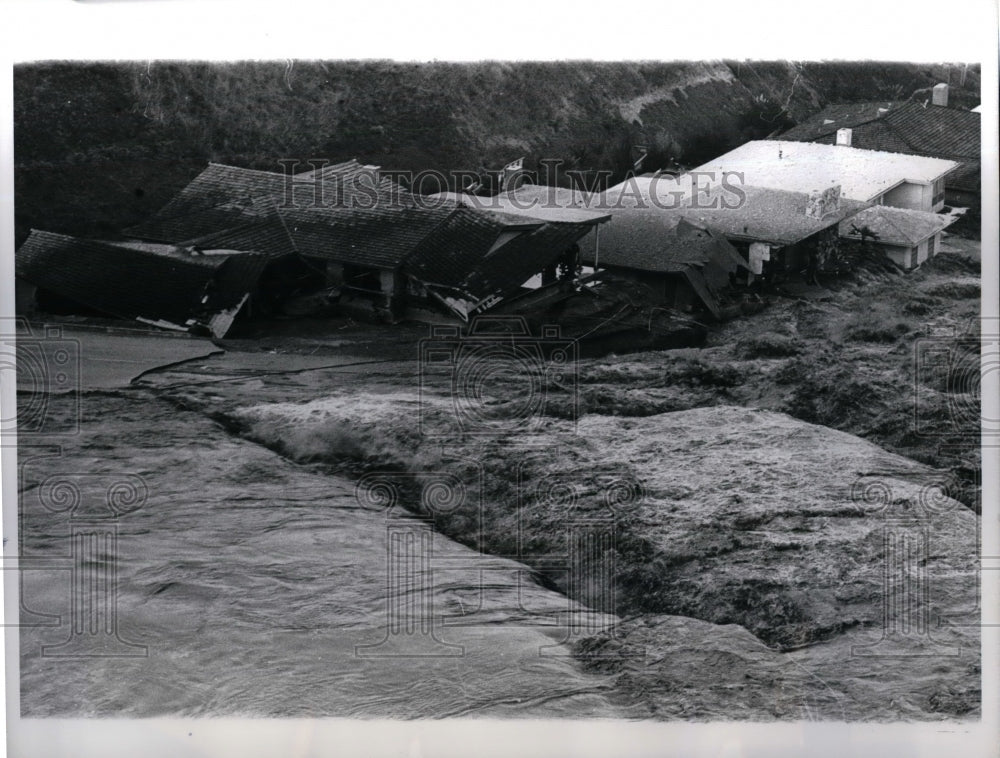 1963 Press Photo Los Angeles Worst Flood In History Reservoir Burst - nea30381 - Historic Images