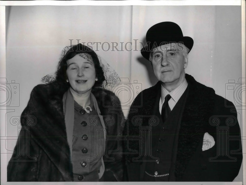 1938 Press Photo Lord and Lady Sackville Aboard S.S. Queen Mary - Historic Images