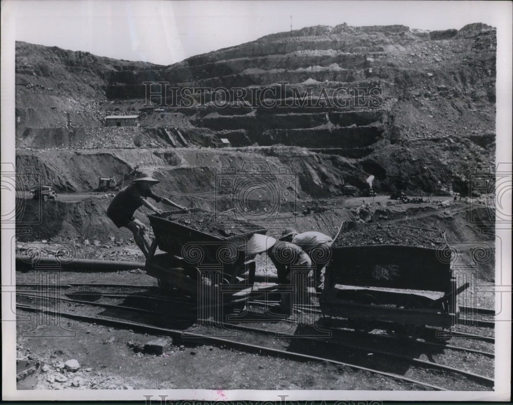 1955 Press Photo Huge Open Coal Pit Mine in Hongay Vietnam - Historic Images