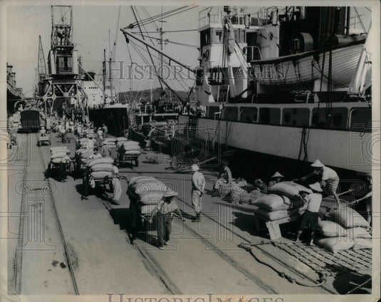 1963 Press Photo Sandbag Being Collected for Flood - nea30515 - Historic Images
