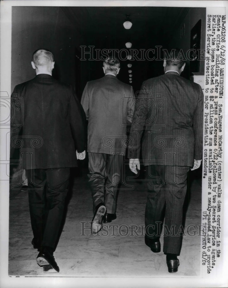 1968 Press Photo Senator Eugene McCarthy Leaves Press Conference - Historic Images