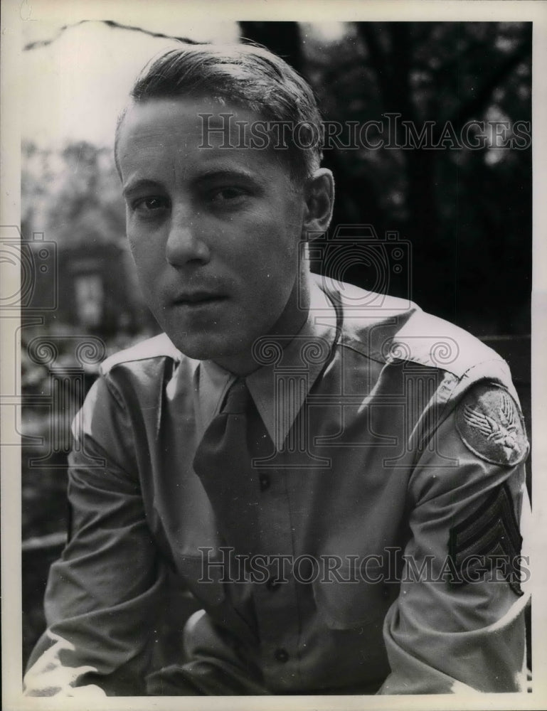 1944 US Airman, Pfc Dale Bordner  - Historic Images