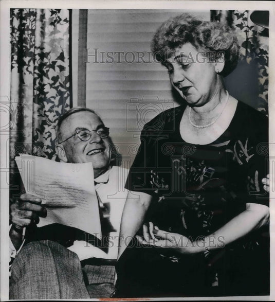 1952 Press Photo State dept advisor John Foster Dulles & wife in D.C. - Historic Images