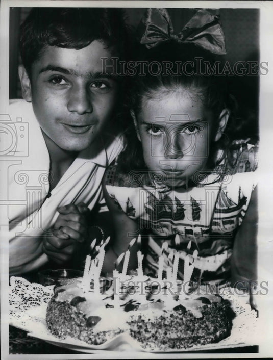 1960 Press Photo French poetess Minou Drouet & friend Jean Albouner - nea30702 - Historic Images