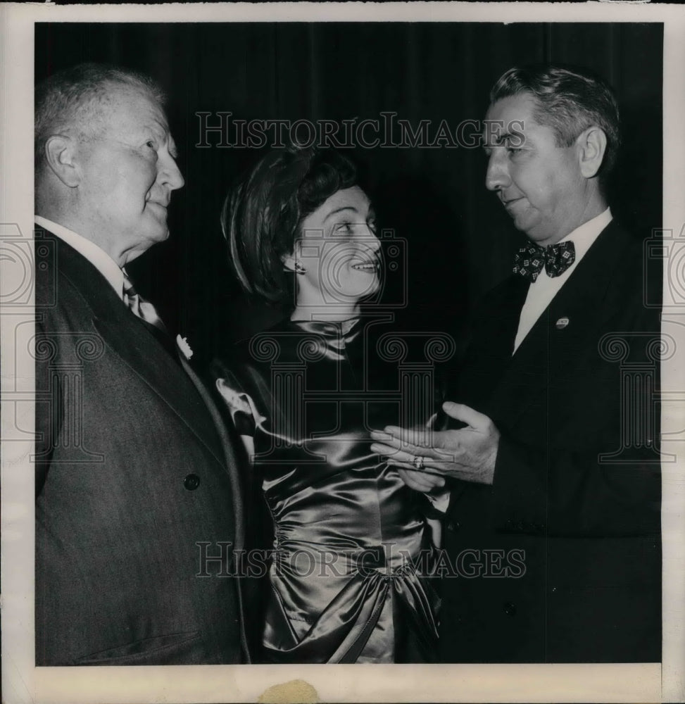 1948 Press Photo Atty. General Tom Clark &amp; Gov. James H. Duff with Moderator - Historic Images