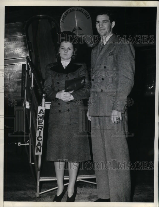 1939 Press Photo Sammy Baugh, Former Football Star & Wife In Los Angeles - Historic Images