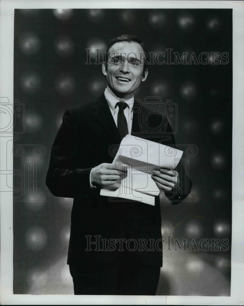 1968 Press Photo Humorist Dick Cavett in ABC "The Dick Cavett Show".-Historic Images