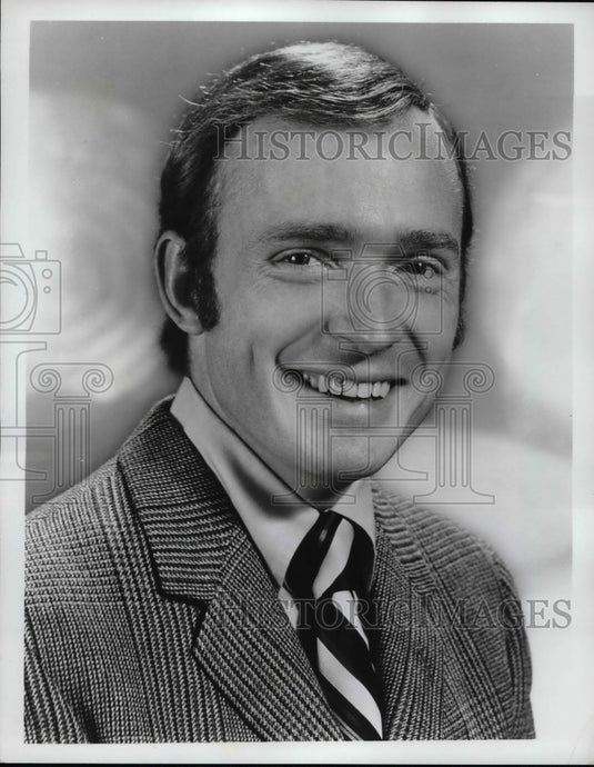 1969 Press Photo Humorist Dick Cavett in ABC-TV "The Dick Cavett Show" - Historic Images