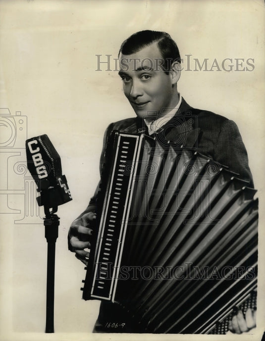 1935 Press Photo Phil Baker will be performing w/ Hal Kemp's Orchestra on CBS - Historic Images
