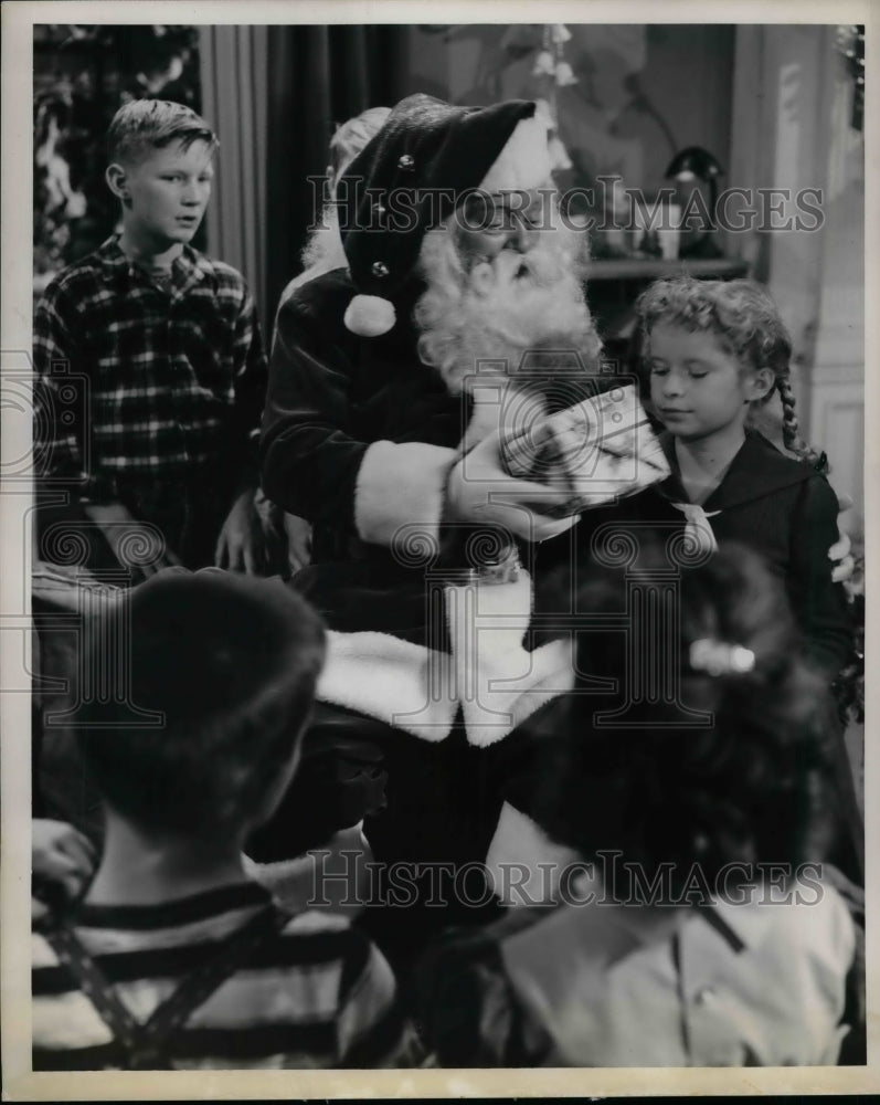 1954 Lloyd Corrigan as Santa Clause in &#39;The Ray Milland Show&quot; - Historic Images