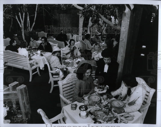 1977 Press Photo Fisherman's Mill serve at Aladdin Hotel - nea30989 - Historic Images