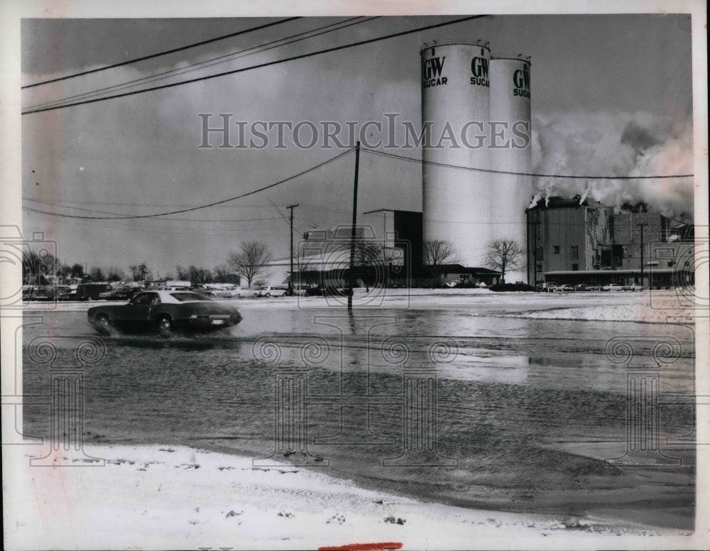 Press Photo Flooded Front St At Northern Ohio Sugar Company In Freemont - Historic Images