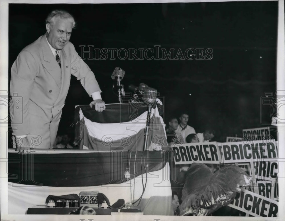 1944 Ohio Governor John Bricker at Republican convention  - Historic Images