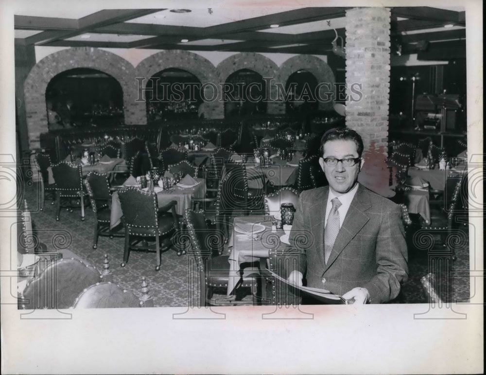 Press Photo Joseph Masicello at Masiello&#39;s Restraunt - nea31251 - Historic Images