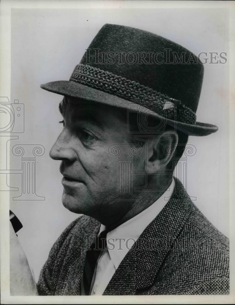 1960 Press Photo Hat is for Bird Watching &amp; Other Outdoor Activitiies - Historic Images