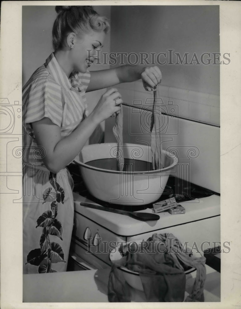 1947 Press Photo Washing Hosiery - nea31331 - Historic Images