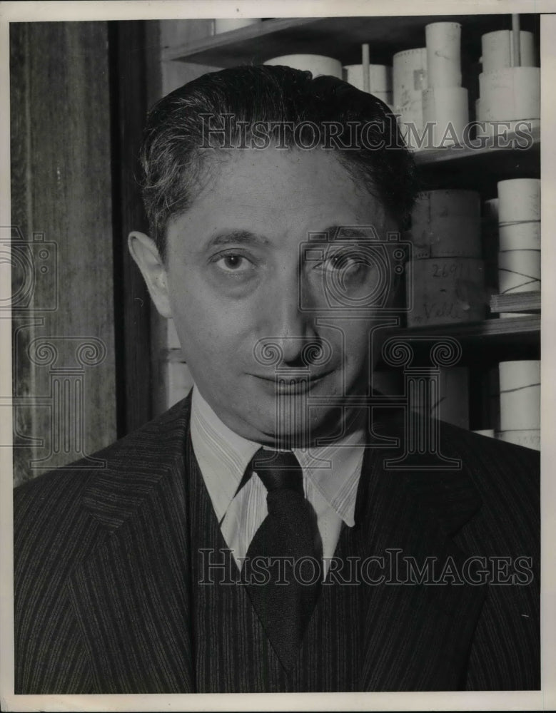 1941 Press Photo Doctor Edmund Jackson POses - nea31386 - Historic Images