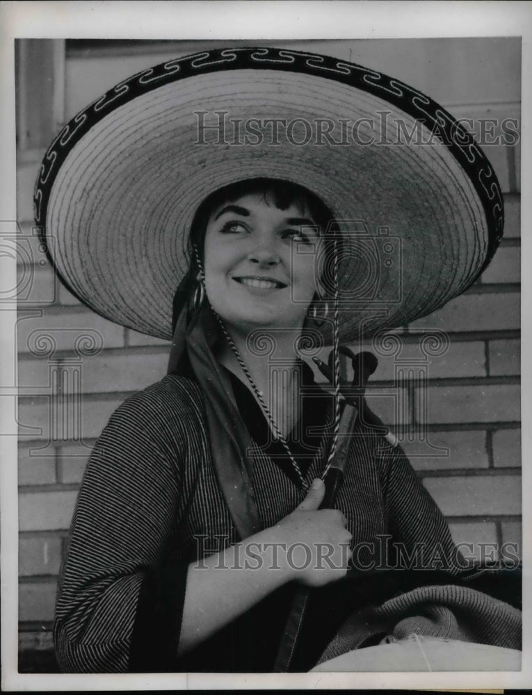 1958 Press Photo 20 Year Old Lady Bullfighter Elizabeth Bilboa - nea31390 - Historic Images