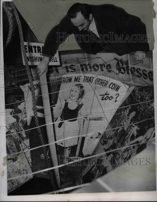 1951 Victor Harvath Fishes For Hat In Public Square  - Historic Images
