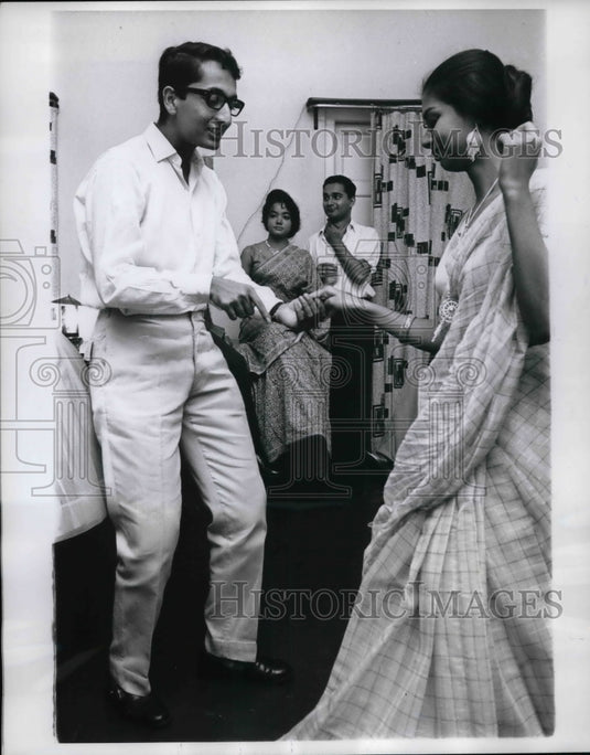 1964 India's Growing Middle Class in New Delhi  - Historic Images