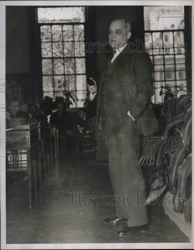 1939 Mayor Harold Burton of Cleveland at N.Y. Conference. - Historic Images