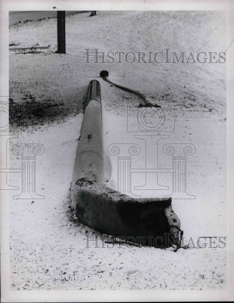 Broken Pole Edgewater at West Shoreway.  - Historic Images