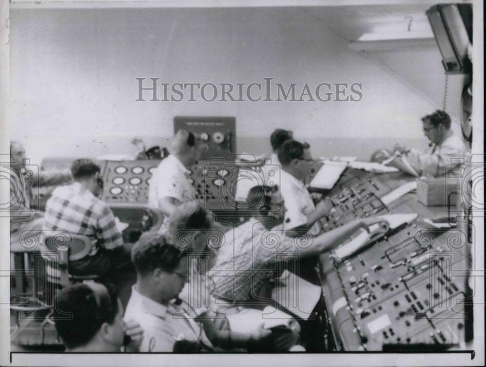 1957 Press Photo Astronautics Engineers &amp; Technicians Cape Canaveral - nea31657 - Historic Images